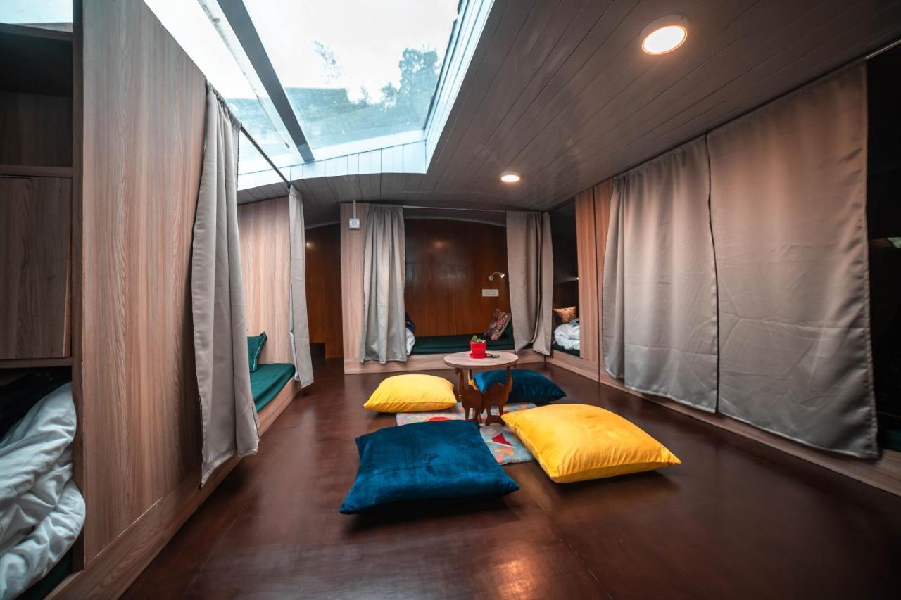 Tag Along 2 0 Hostel Гангток Екстериор снимка