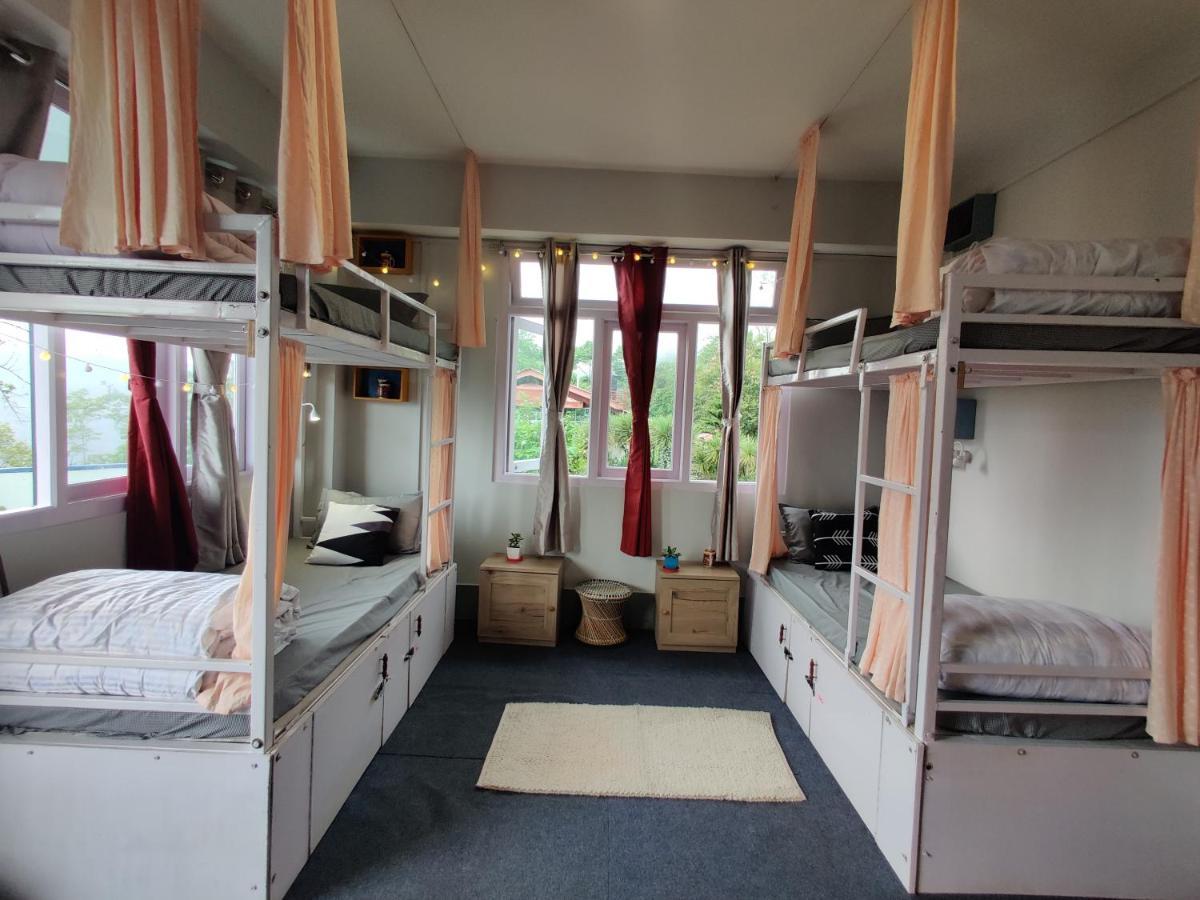 Tag Along 2 0 Hostel Гангток Екстериор снимка