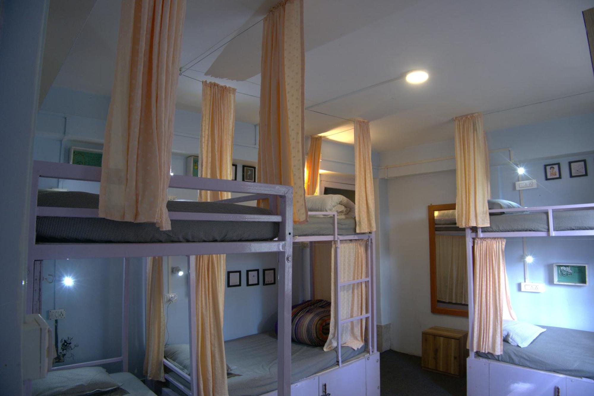 Tag Along 2 0 Hostel Гангток Екстериор снимка